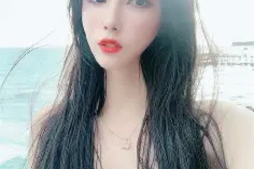 文淇胶片风大片花絮照释出画绿色眼影明媚青春